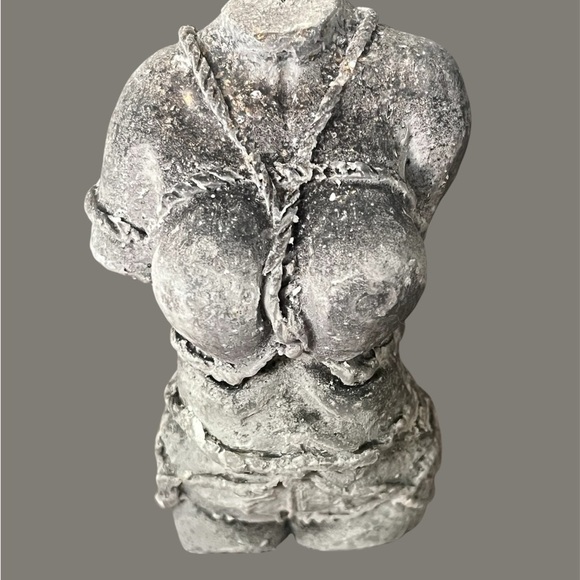 Gray “woman” candle 🕯️ FIRM PRICE, FIRST COME FIRST SERVE NO OFFERS🗣️ - Picture 1 of 8